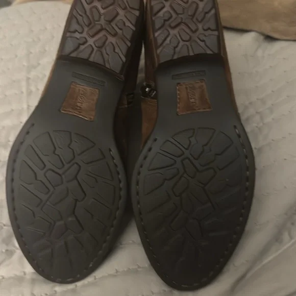 Born booties in great condition. Worn maybe once - Picture 5 of 8
